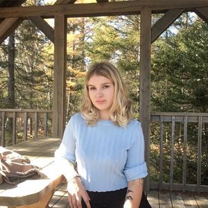 Meet your Posher, Daphné